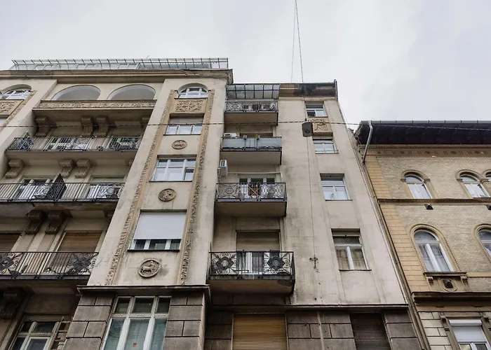Central Charm In Budapest\'S Bustling 7Th District