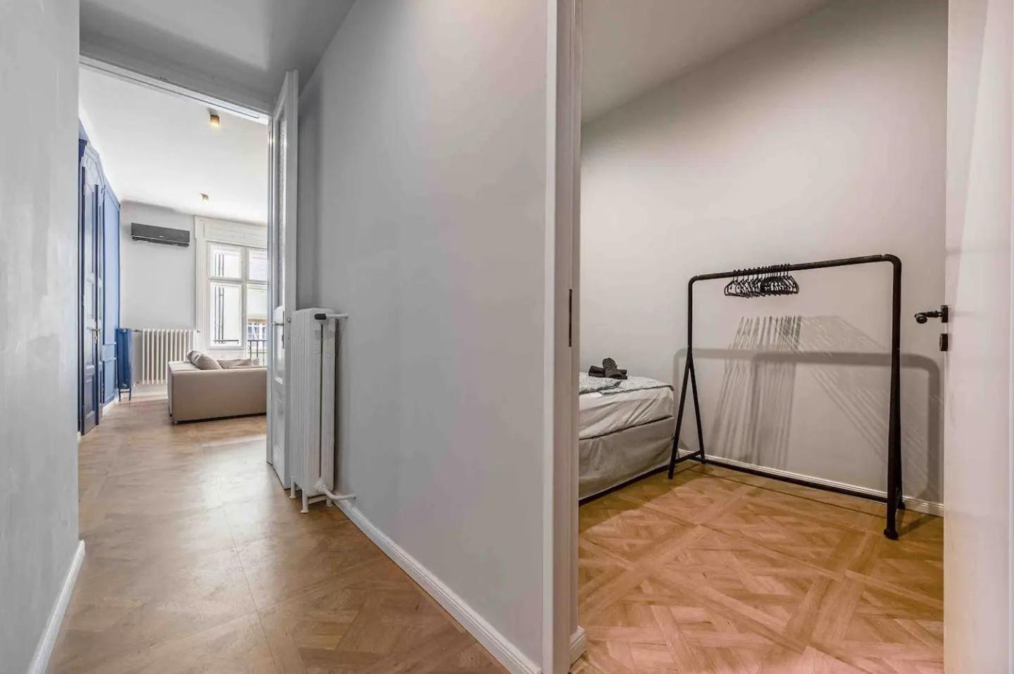 Апартаменти Charm In Budapest's Bustling 7th District *