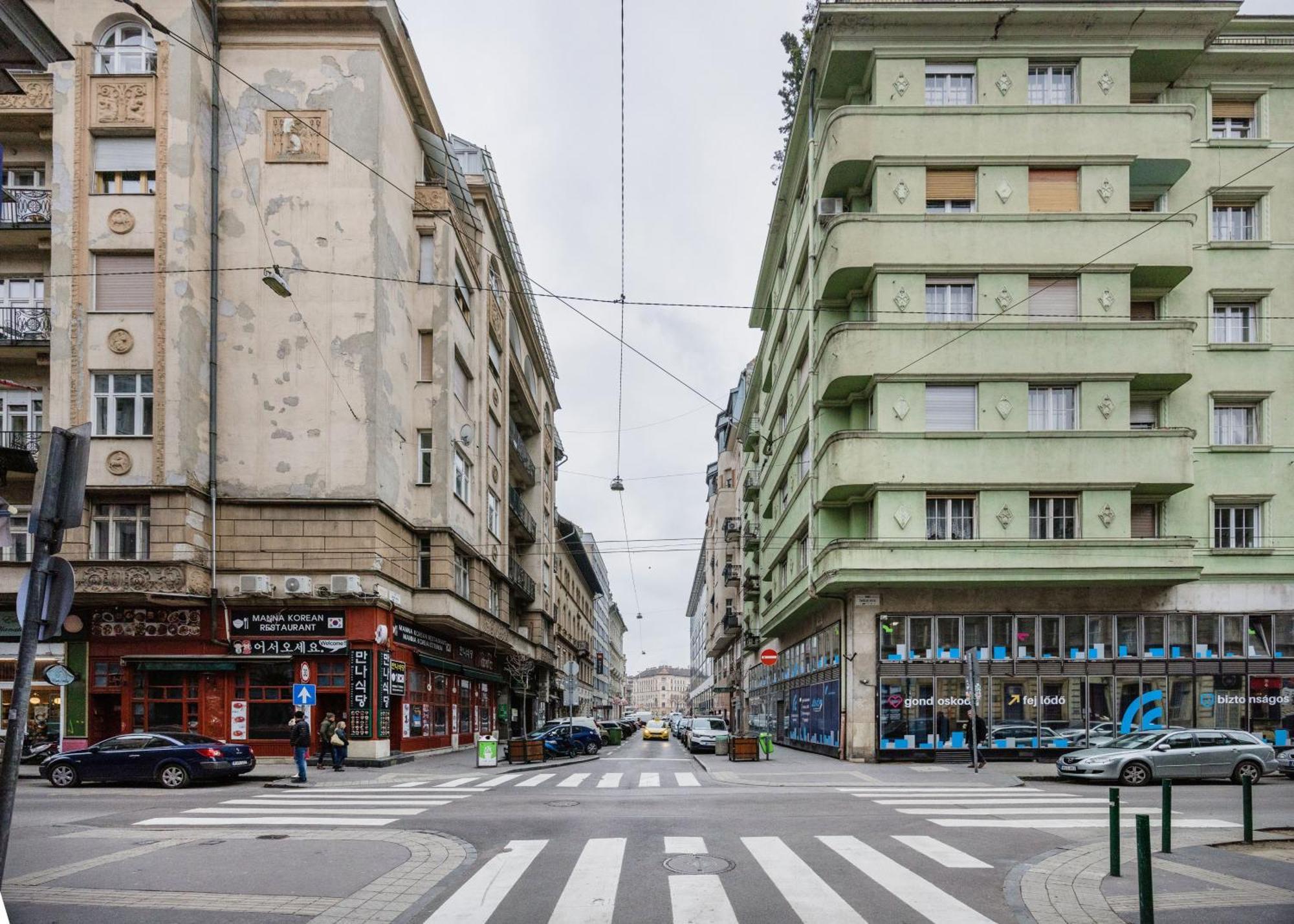 Charm In Budapest's Bustling 7th District Апартаменти Будапешт