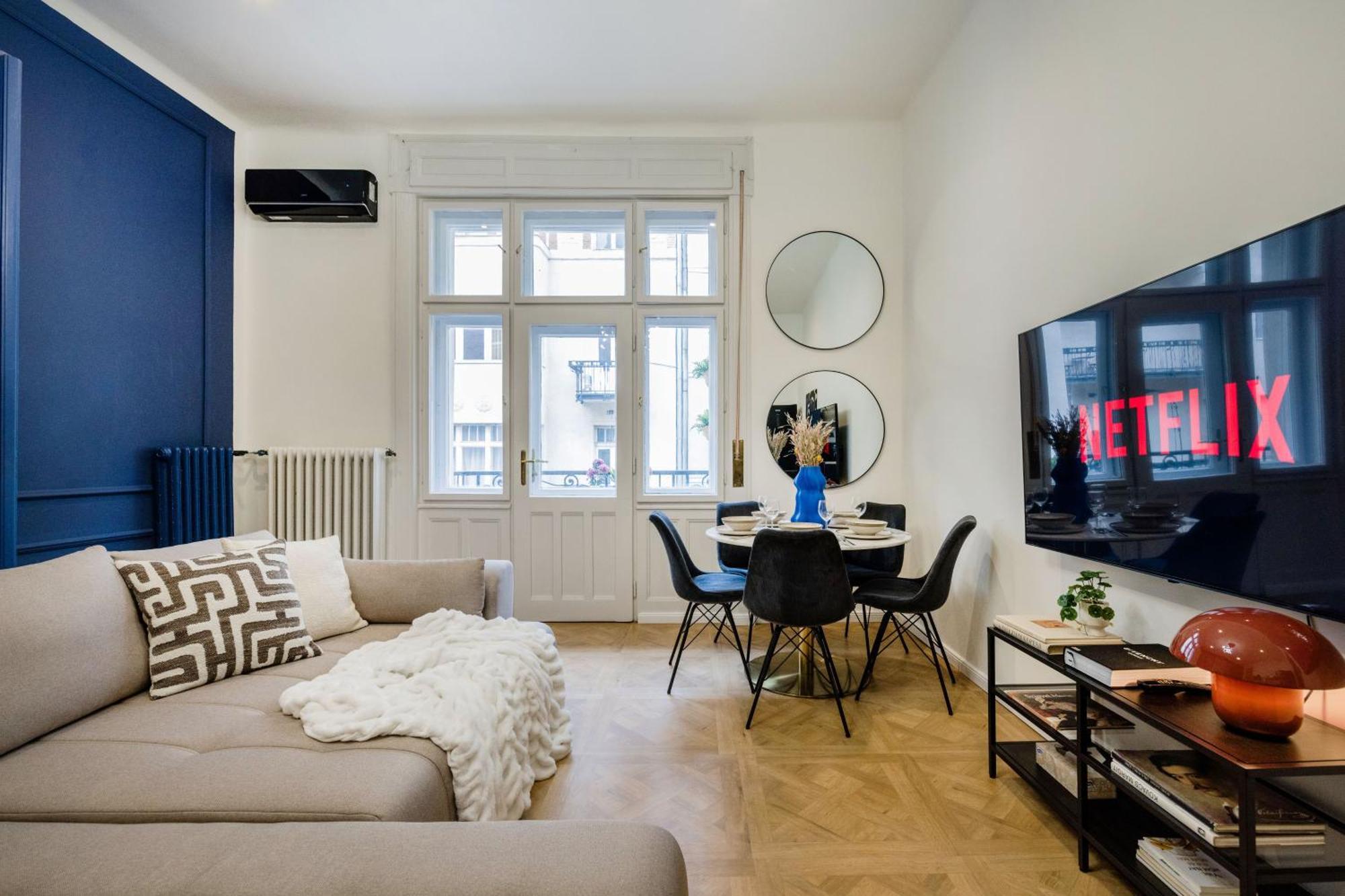 Апартаменти Charm In Budapest's Bustling 7th District *