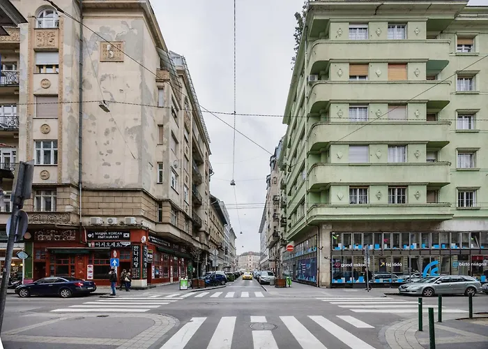 Central Charm In Budapest\'S Bustling 7Th District
