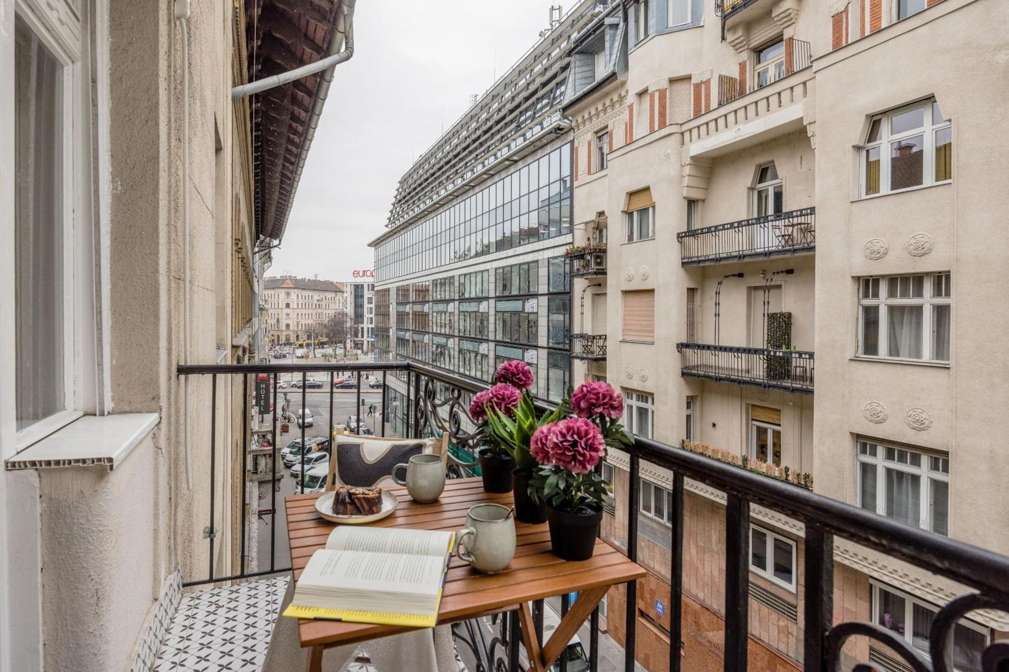 Apartamento Charm In Budapest's Bustling 7th District Budapest